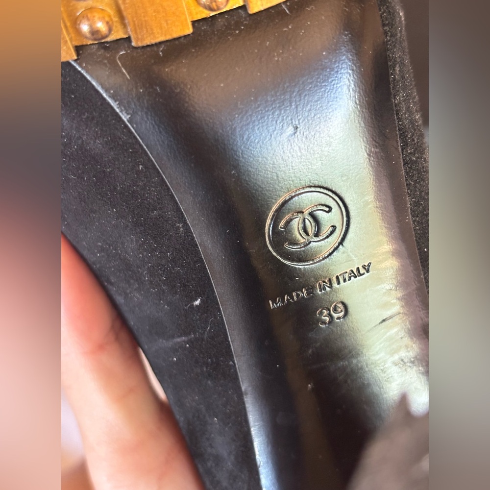 Chanel Black pumps with gold heel - Picture 5 of 7